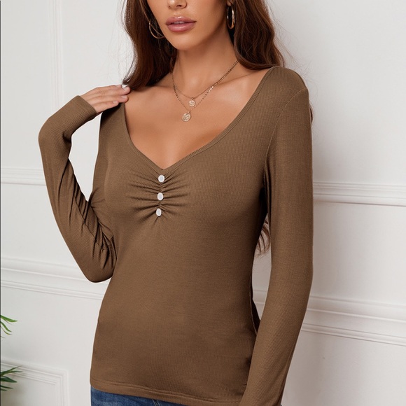 V-Neck Ruched Button Top - Picture 12 of 14